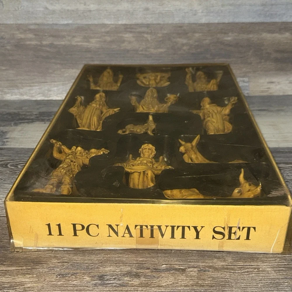Vintage 11 Pieces Nativity Set with Original Box made in Taiwan